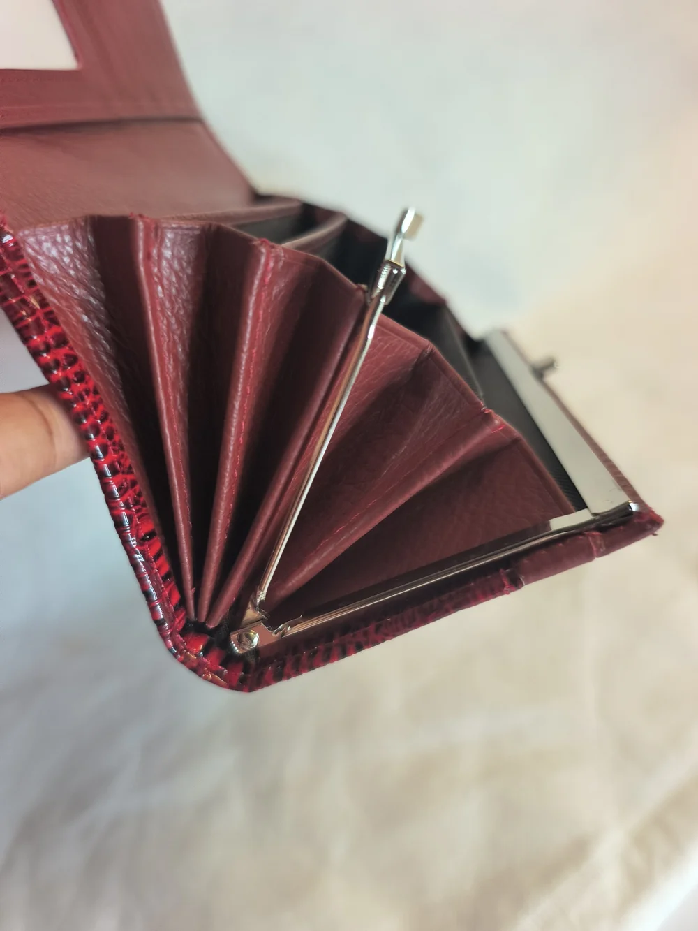 Red Wallet Croc Embossed - Picture 7 of 8